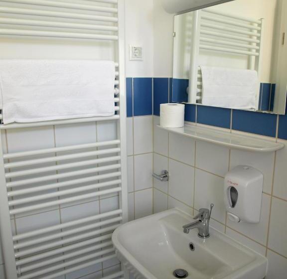 חדר משפחתי, Ciszterci Szállás Pécs