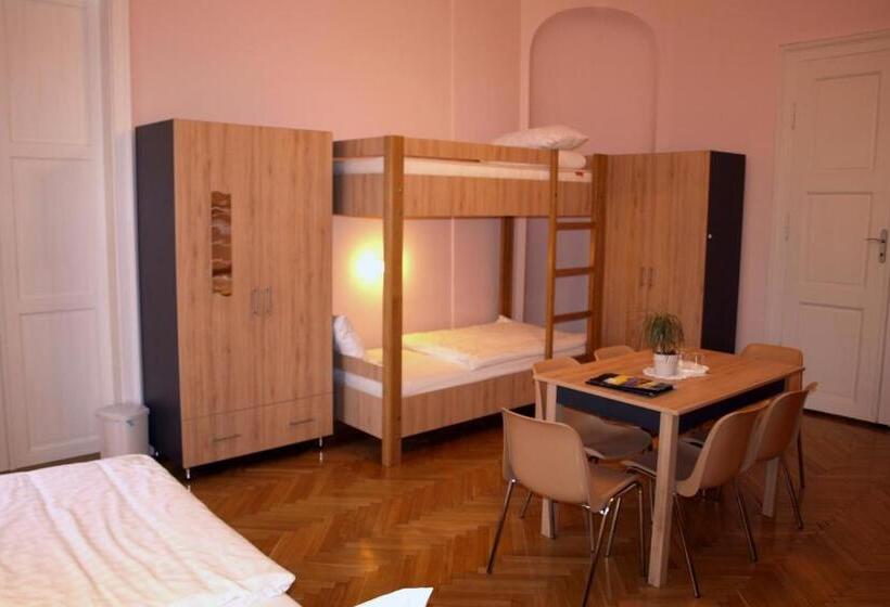 Семейный Номер, Ciszterci Szállás Pécs