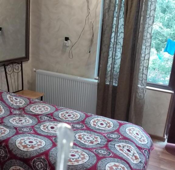 اتاق لوکس چهار تخته, Guest House Medea