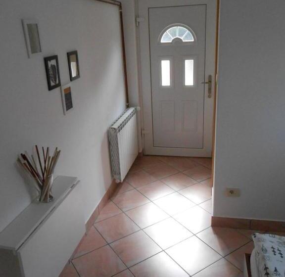 اتاق استاندارد, Love 2 Solkan