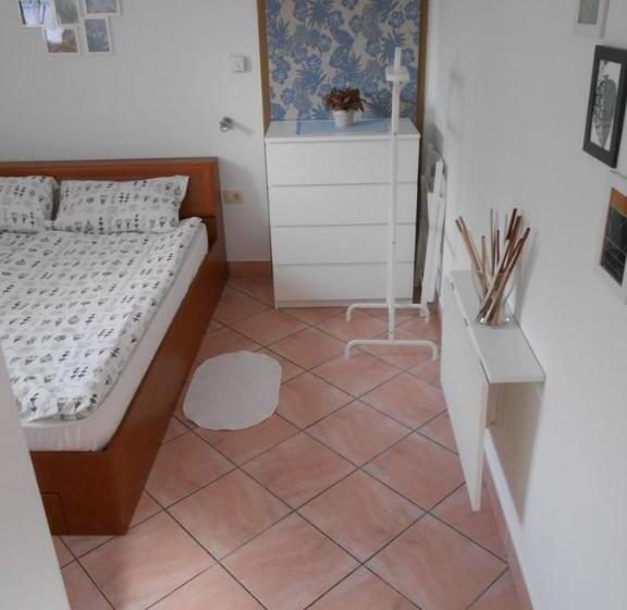 اتاق استاندارد, Love 2 Solkan