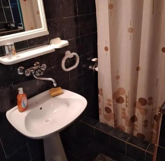 آپارتمان 1 خوابه همکف, Apartments Gvozdenović