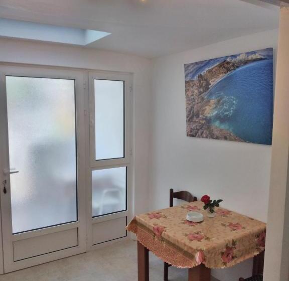 آپارتمان 1 خوابه همکف, Apartments Gvozdenović