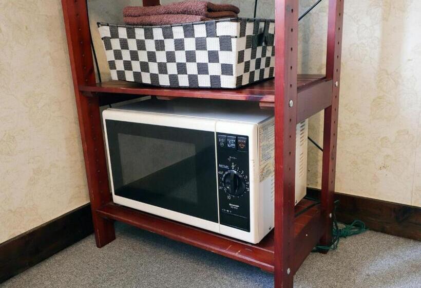 اتاق استاندارد با سرویس بهداشتی مشترک, Camelot