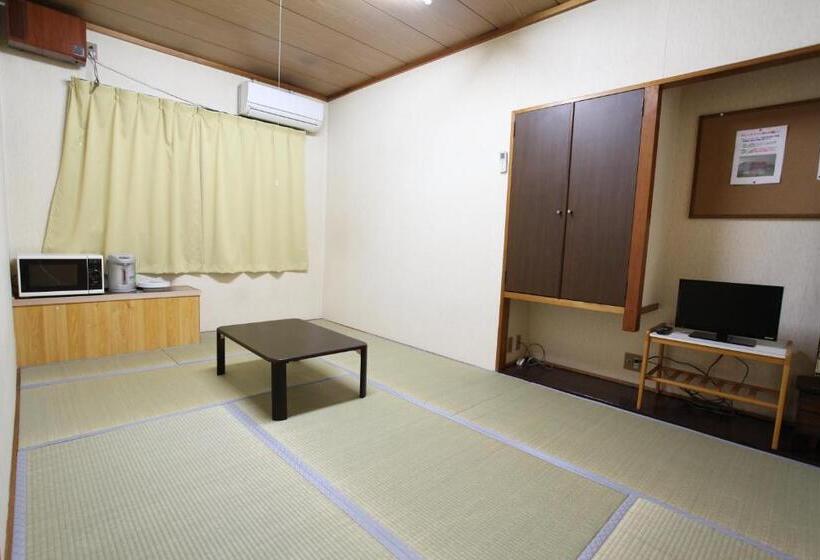 اتاق استاندارد با سرویس بهداشتی مشترک, Camelot