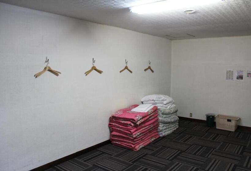 اتاق استاندارد با سرویس بهداشتی مشترک, Camelot