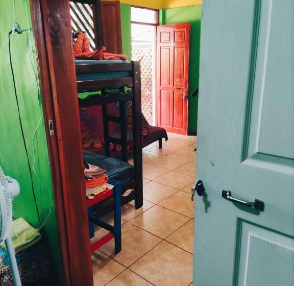 דירת שלושה חדרים, Casitas La Playa