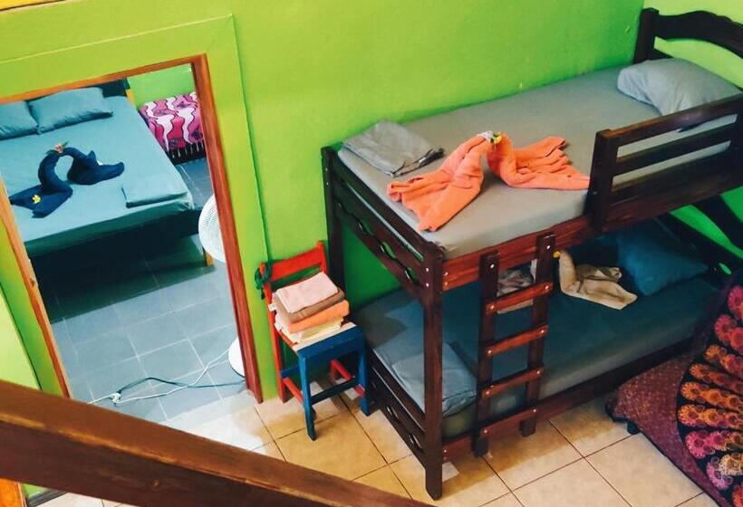 דירת שלושה חדרים, Casitas La Playa