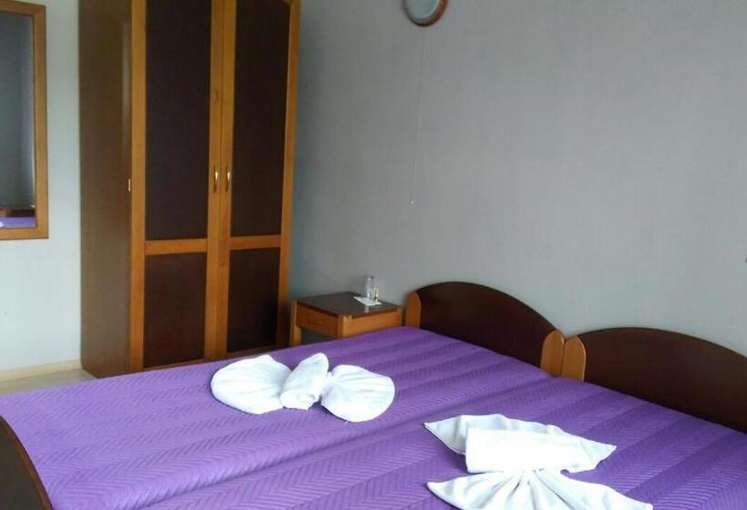 غرفة قياسية مزوَّدة بشُرفة, Guest House Raffe