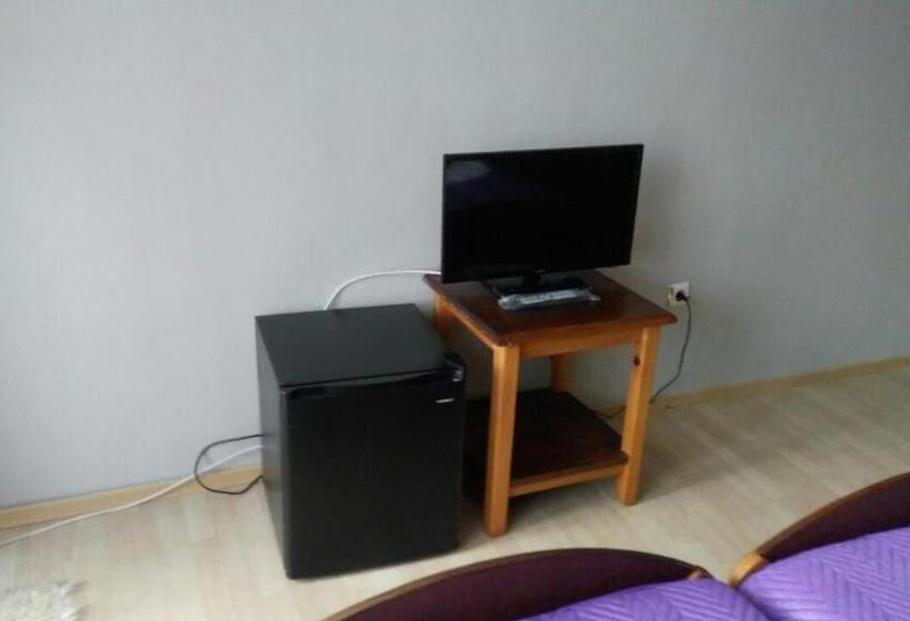 غرفة قياسية مزوَّدة بشُرفة, Guest House Raffe