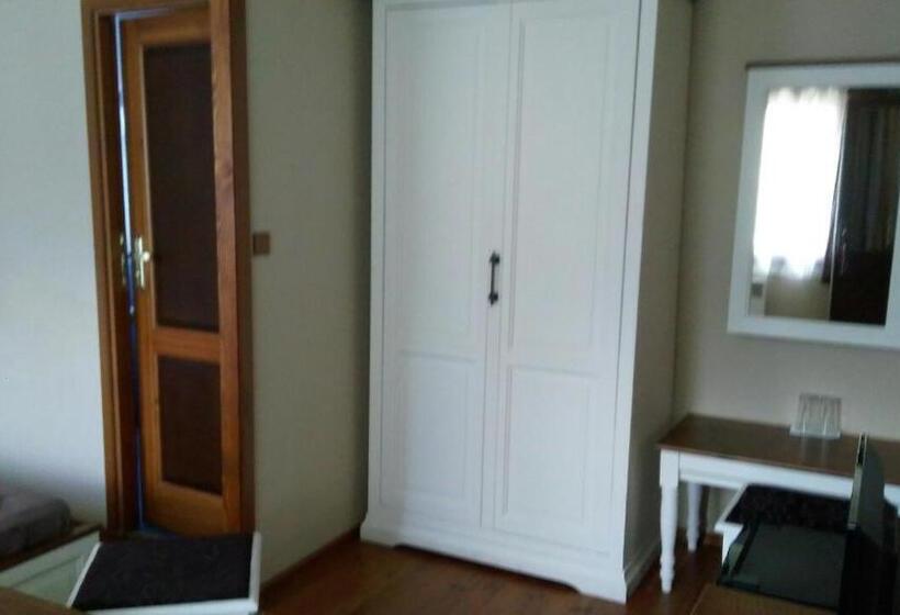 غرفة قياسية مزوَّدة بشُرفة, Guest House Raffe