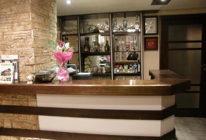 غرفة قياسية ثلاثية, Guest House Raffe