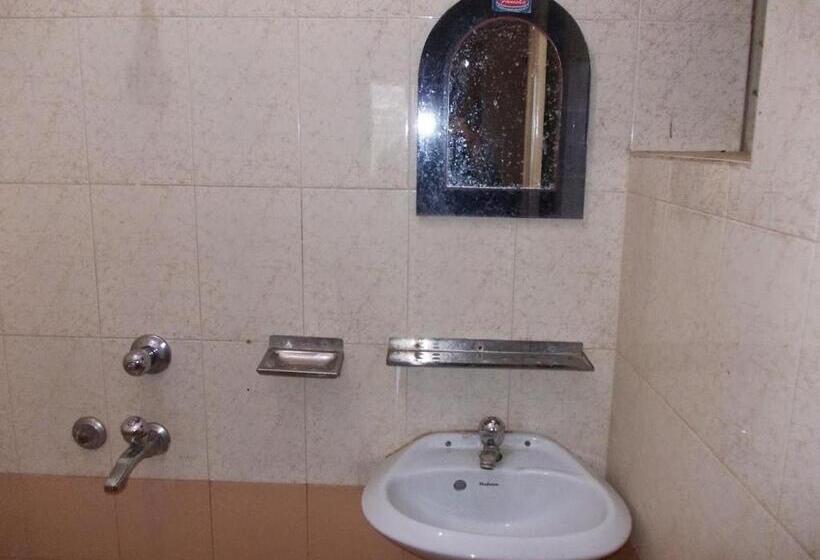 Camera Standard, Rishaan Guest House