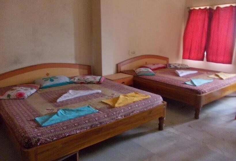 Camera Quadrupla Deluxe, Rishaan Guest House