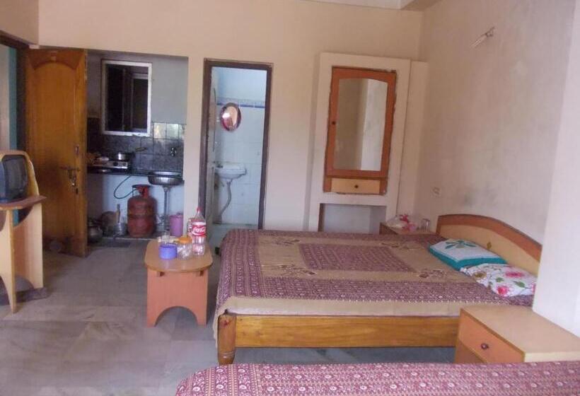 Camera Quadrupla Deluxe, Rishaan Guest House