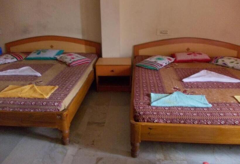 Camera Quadrupla Deluxe, Rishaan Guest House