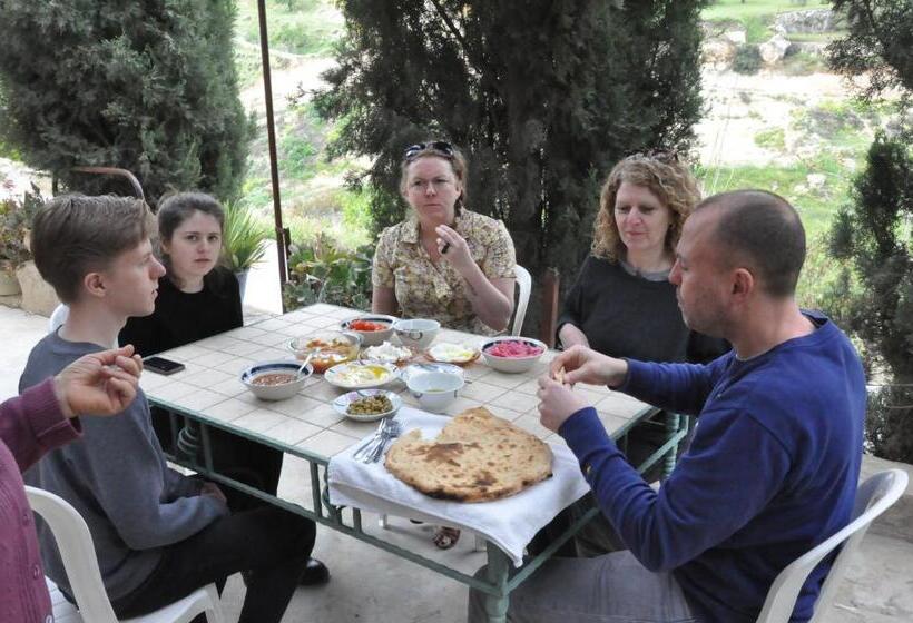 اتاق لوکس, Hosh Al Subbar