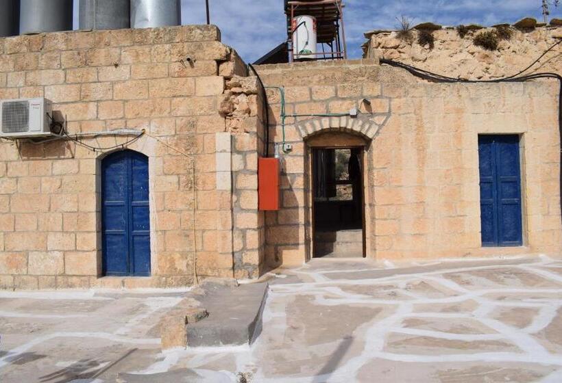 اتاق لوکس, Hosh Al Subbar