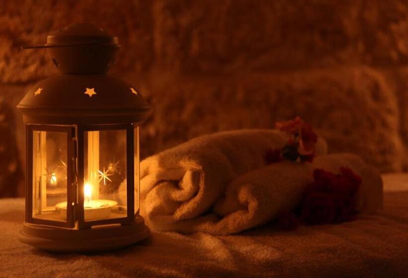 سوییت جونیور لوکس, Hosh Al Subbar