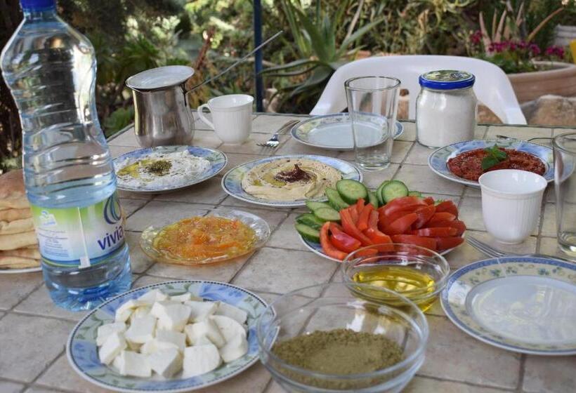 سوییت جونیور لوکس, Hosh Al Subbar