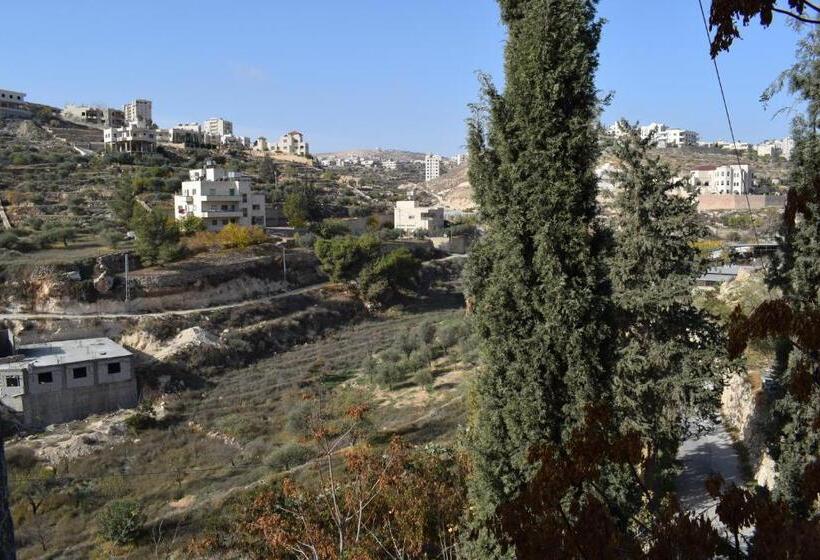 سوییت لوکس, Hosh Al Subbar