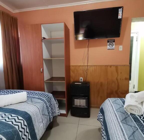 اتاق استاندارد سه تخته با سرویس بهداشتی مشترک, Hostal Las Heras