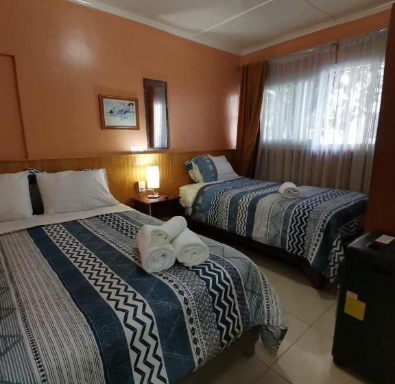 اتاق استاندارد سه تخته با سرویس بهداشتی مشترک, Hostal Las Heras