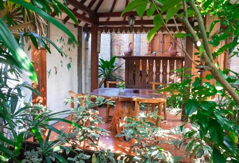 بنجلو ديلوكس, Ndalem Suryo Saptono Guest House