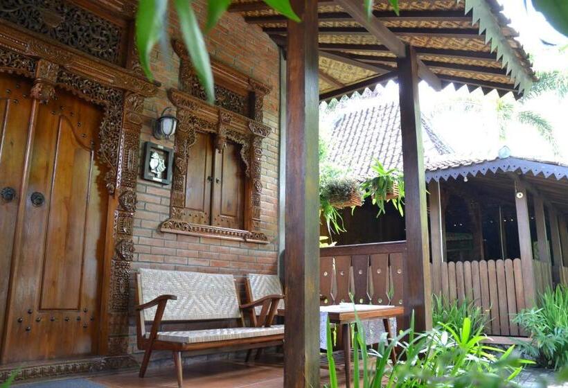 بنجلو ديلوكس, Ndalem Suryo Saptono Guest House