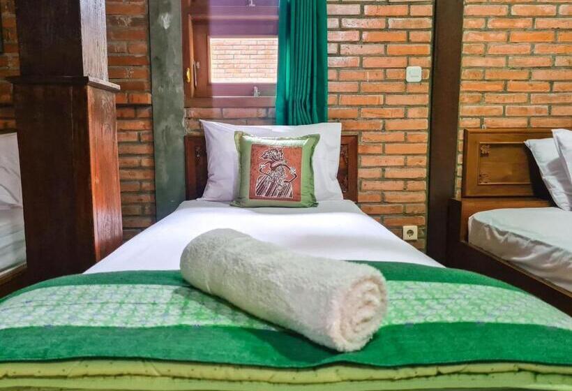 بنجلو سوبيريور, Ndalem Suryo Saptono Guest House