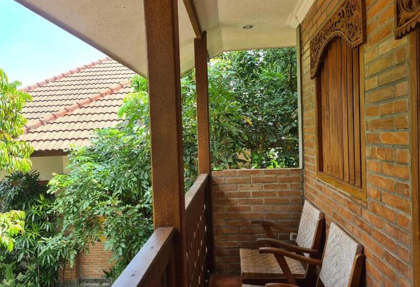 بنجلو قياسى, Ndalem Suryo Saptono Guest House