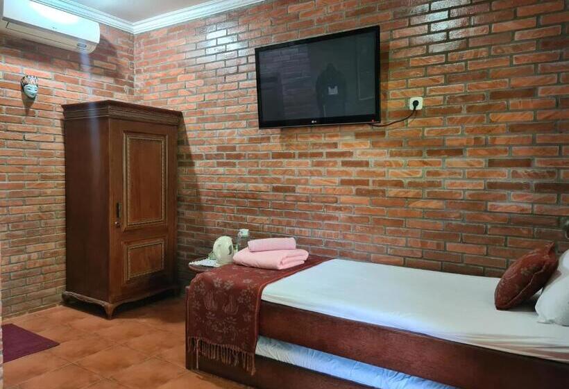 بنجلو قياسى, Ndalem Suryo Saptono Guest House