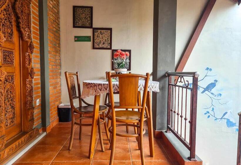 بنجلو قياسى مزوَّد بشرفة, Ndalem Suryo Saptono Guest House