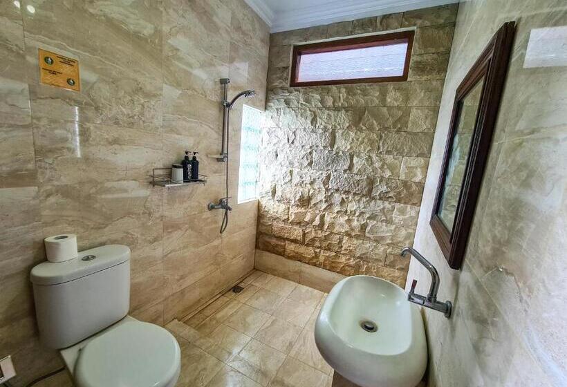 بنجلو قياسى مزوَّد بشرفة, Ndalem Suryo Saptono Guest House