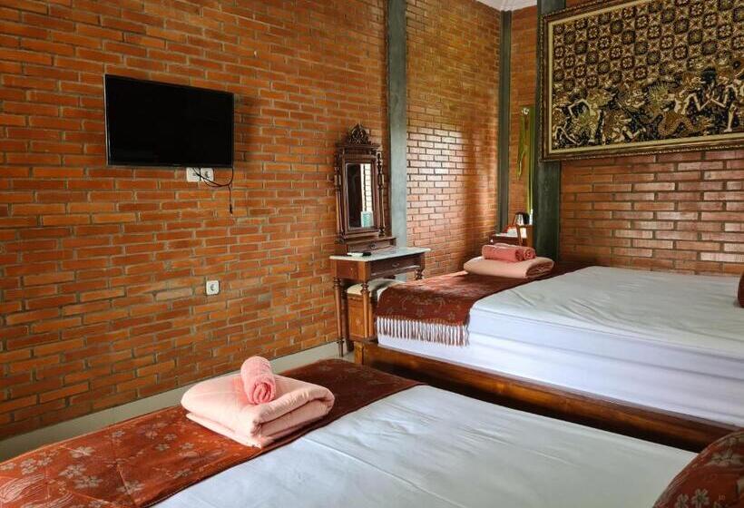 بنجلو قياسى مزوَّد بشرفة, Ndalem Suryo Saptono Guest House