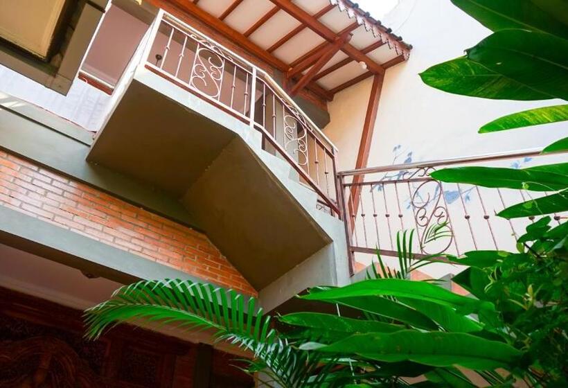 بنجلو قياسى مزوَّد بشرفة, Ndalem Suryo Saptono Guest House