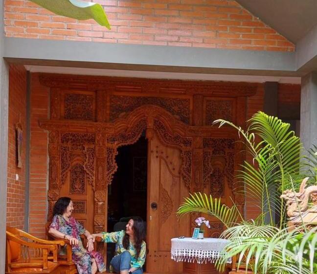 بنغل قياسي مع تراس, Ndalem Suryo Saptono Guest House