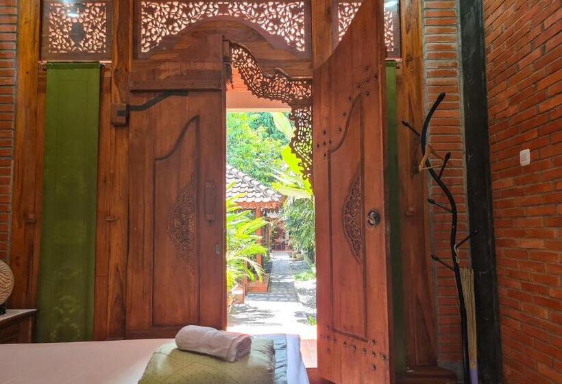 بنغل قياسي مع تراس, Ndalem Suryo Saptono Guest House