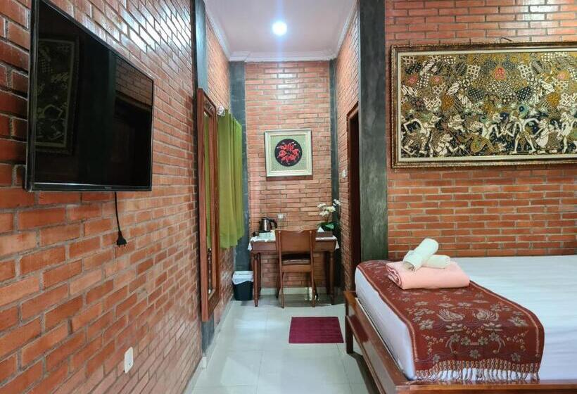 بنغل قياسي مع تراس, Ndalem Suryo Saptono Guest House