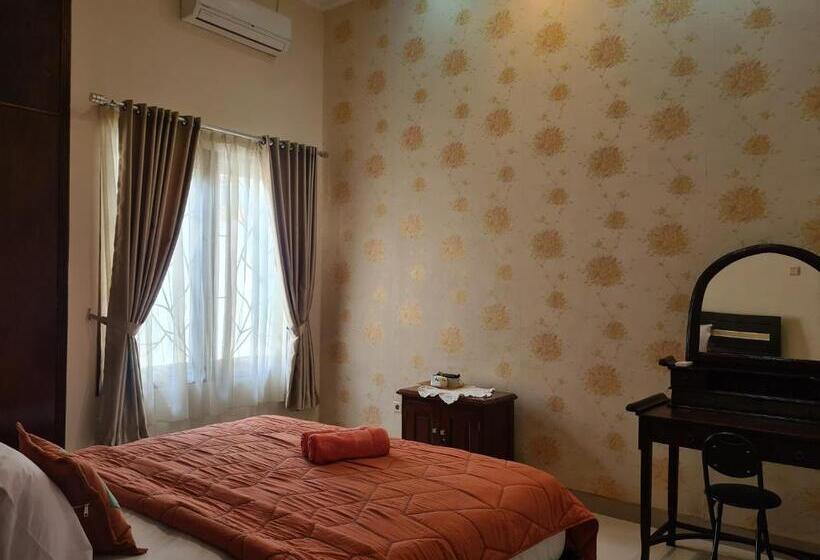 غرفة عائلية, Ndalem Suryo Saptono Guest House
