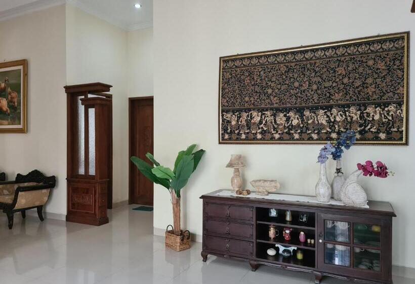 غرفة عائلية, Ndalem Suryo Saptono Guest House
