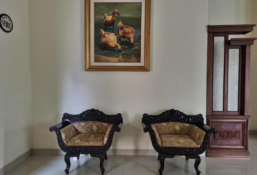 غرفة عائلية, Ndalem Suryo Saptono Guest House