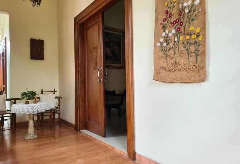 غرفة عائلية, Ndalem Suryo Saptono Guest House