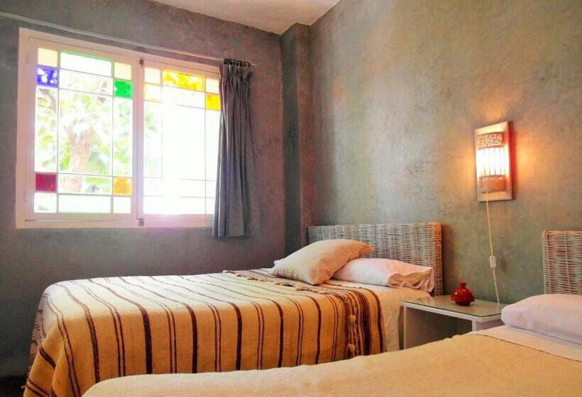 اتاق استاندارد سه نفره, Patio De La Luna