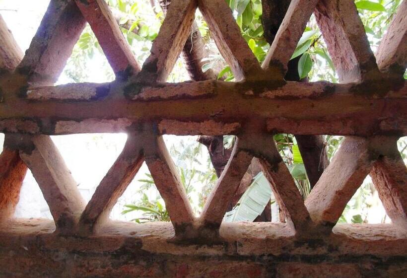 اتاق استاندارد سه نفره, Patio De La Luna