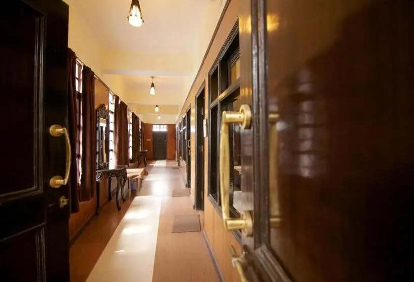デラックスルーム, Ashoka Naini Chalet