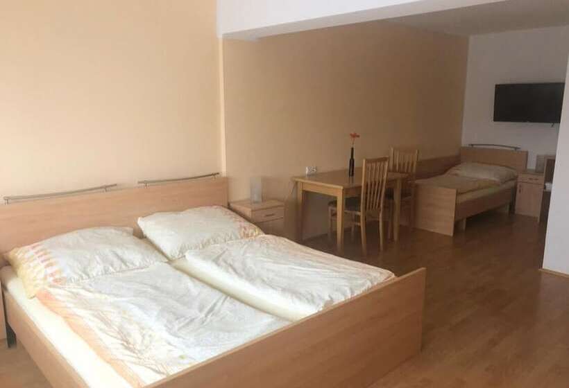 غرفة قياسية ثلاثية, Gasthaus Pension Zum Löwen