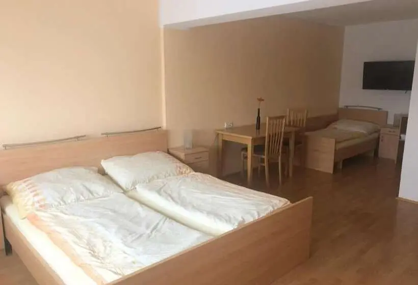 スタンダードトリプルルーム, Gasthaus Pension Zum Löwen