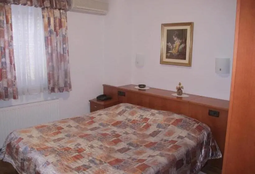 آپارتمان 1 خوابه, Apartment Sobe Ravbar