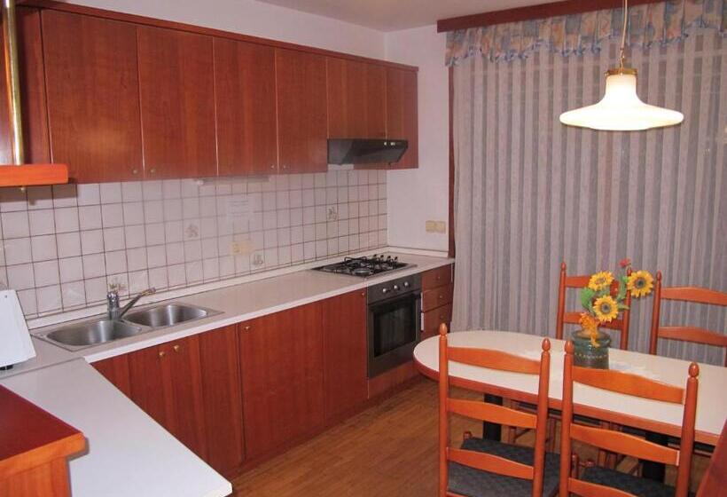 آپارتمان 1 خوابه, Apartment Sobe Ravbar